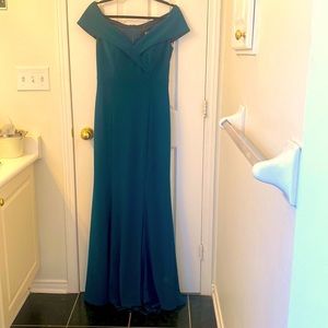 Stunning Formal Off-The-Shoulder Emerald Dress